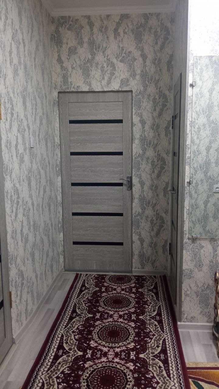 Olmaliqda 3 xonali kvartira sotiladi