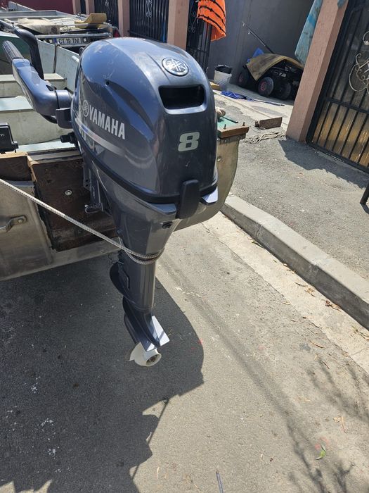 Vând barca aluminiu motor si peridoc înmatriculat