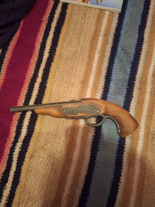 Machetă pistol stil 1700 — reproductie decorativă, stare excelentă