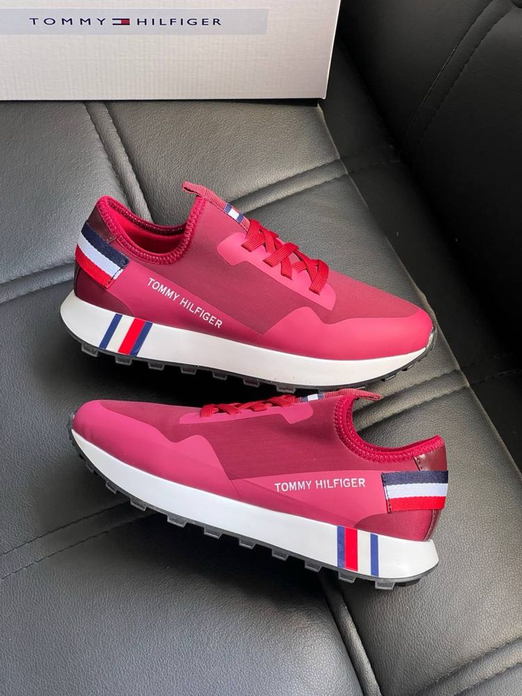 Adidasi Tommy Hilfiger Noi !!! Marimi 36/40 !!!