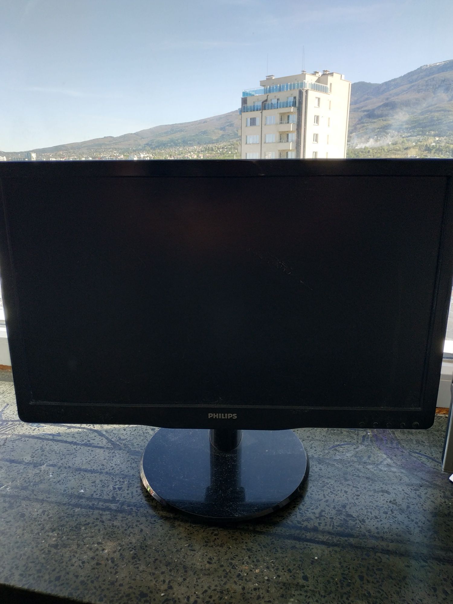 Монитори Dell 17 Philips 19