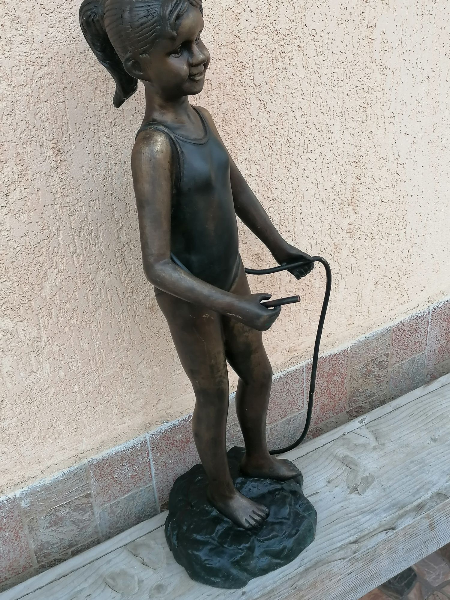 Statueta veche din bronz, fântână de gradina