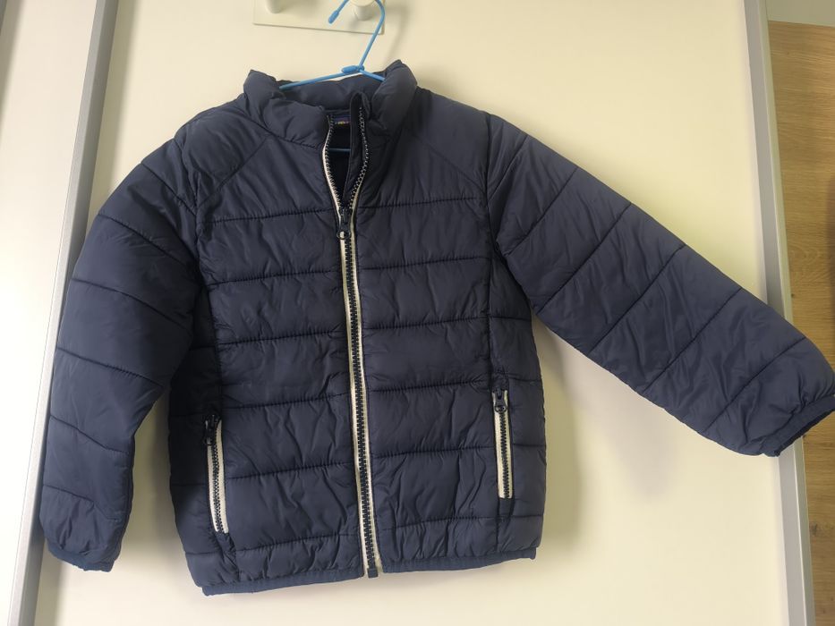 Продавам две есенни якета 98-104 см обща цена 25 лв.