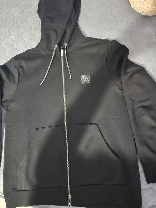 Hanorac Armâni original alb si negru M+L preț 250 lei