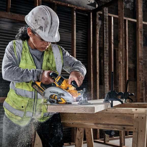 Циркуляр акумулаторен DeWALT DCS573NT, 18 V, 190 mm