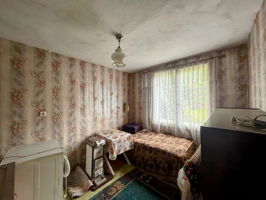 Продава се къща в село Ерул, община Трън, област Перник