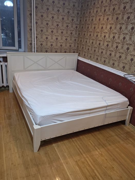 Продам двухспальную кровать и раскладной диванесть доставка