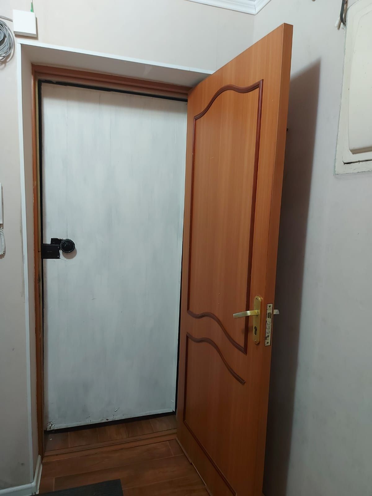 Продам входную дверь