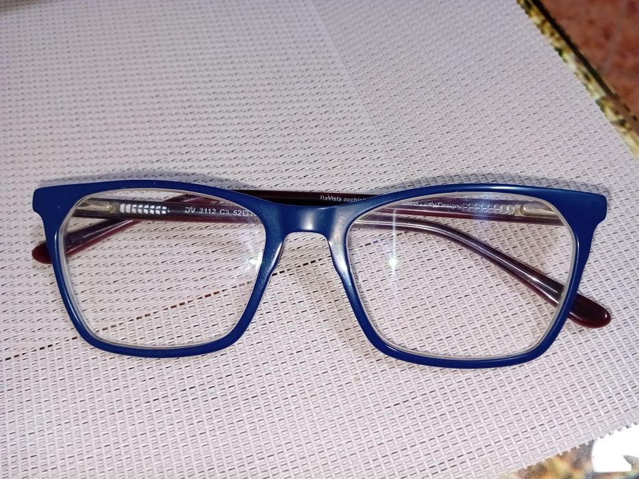 Vând ochelari de corectare