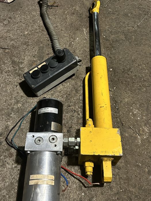 Cilindru hidraulic cu pompa de 12v( teleconda )