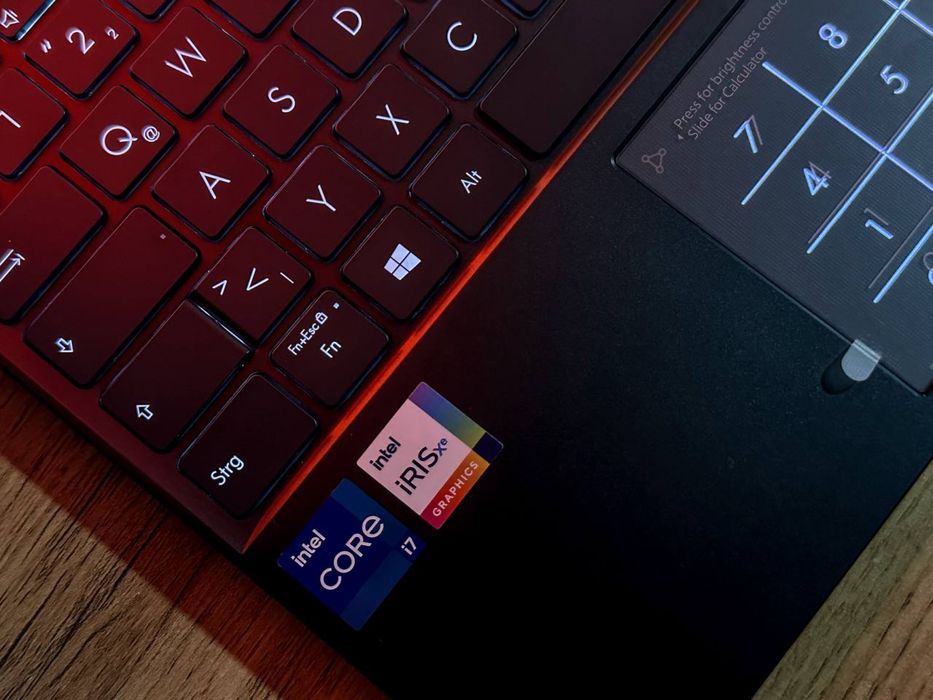 Asus ZenBook Core I7 kuchli notebook