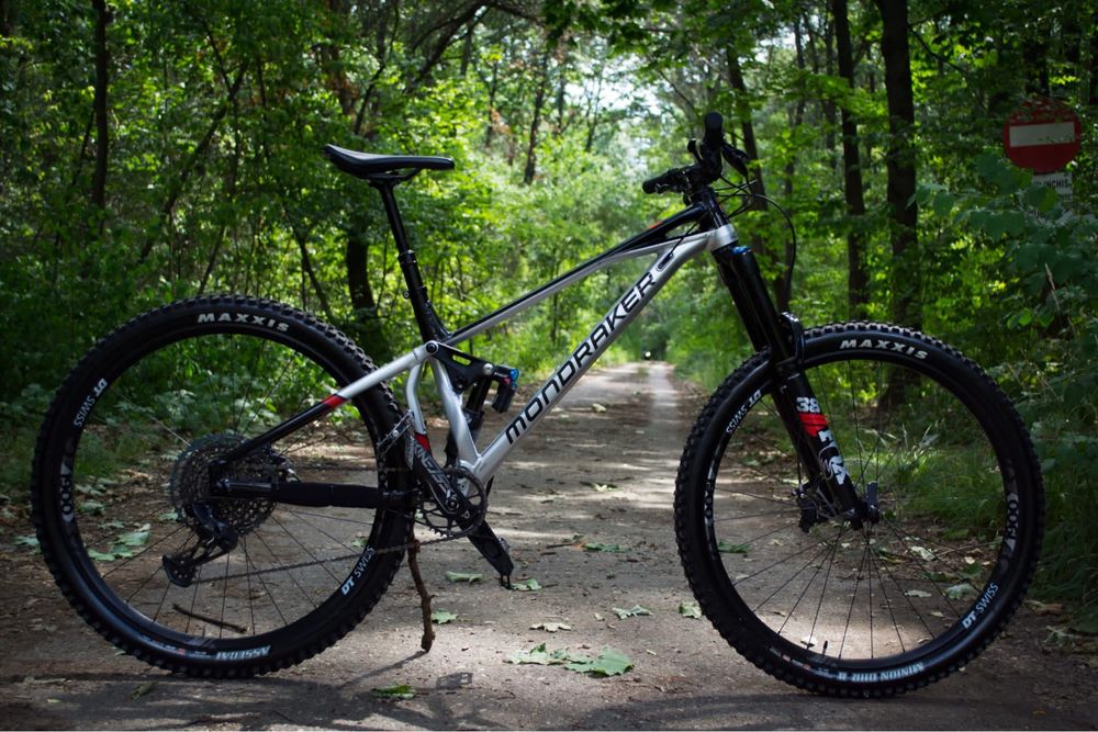 Mondraker superfoxy r 2021