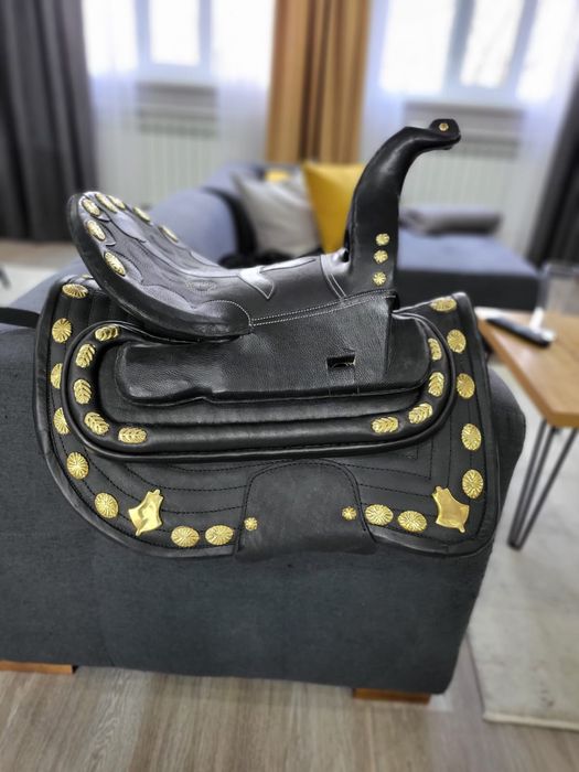 Продаю седло для коня