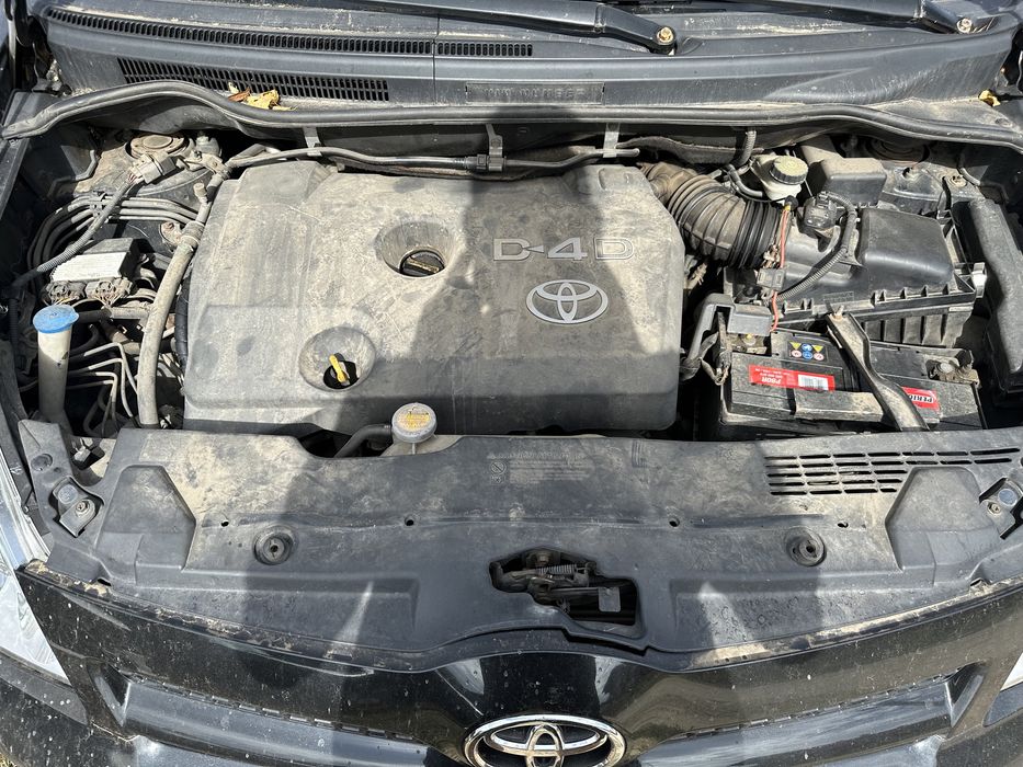 Toyota Corolla Verso на части 2.2 d4d 136 кс