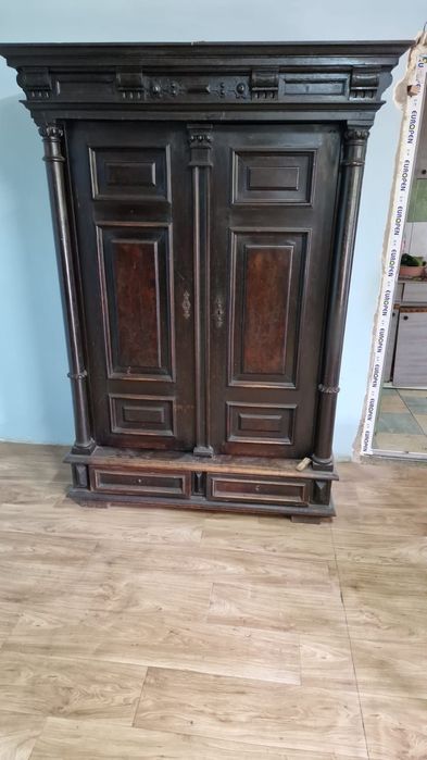 Dulap vintage peste 80 de ani