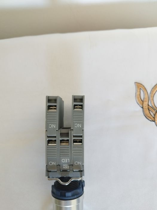 Buton ON/OF/ON cu cheie