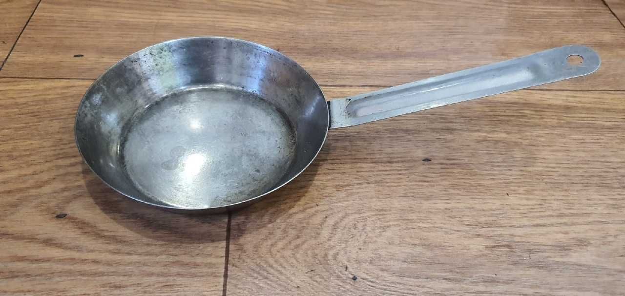 Сковородка из нержавеющей стали и алюминиевая