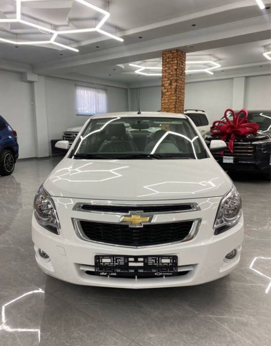 Аренда авто под такси Chevrolet Cobalt, Hongqi EQM5