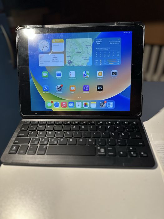 Husa magic keyboard luminata ipad Noi