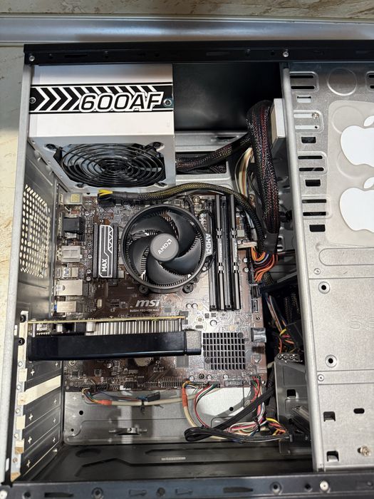 Гейминг компютър Ryzen 5 4500 16GB RAM