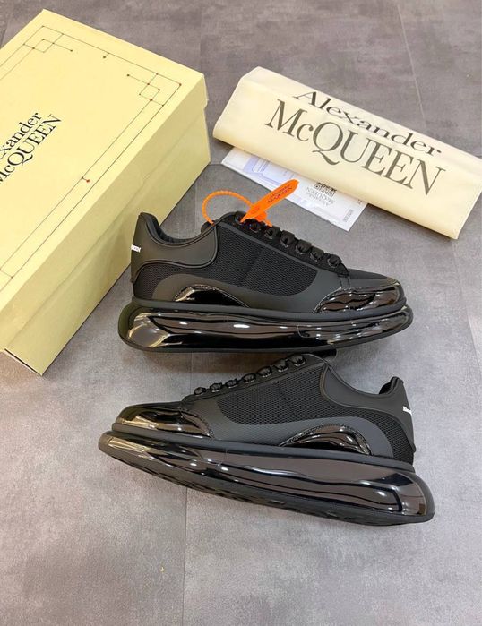 Kiv Adidasi mc wueen