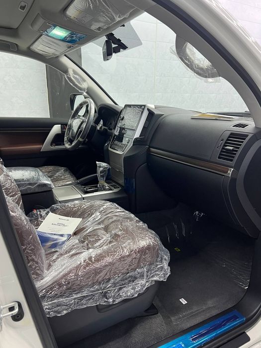 Toyota Land Cruiser 200 V6