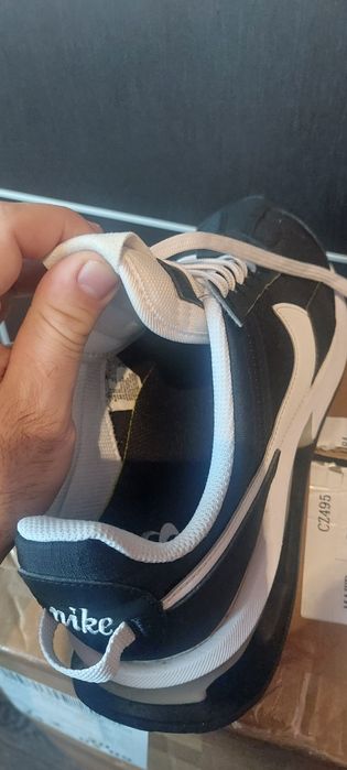 Маратонки Nike 42