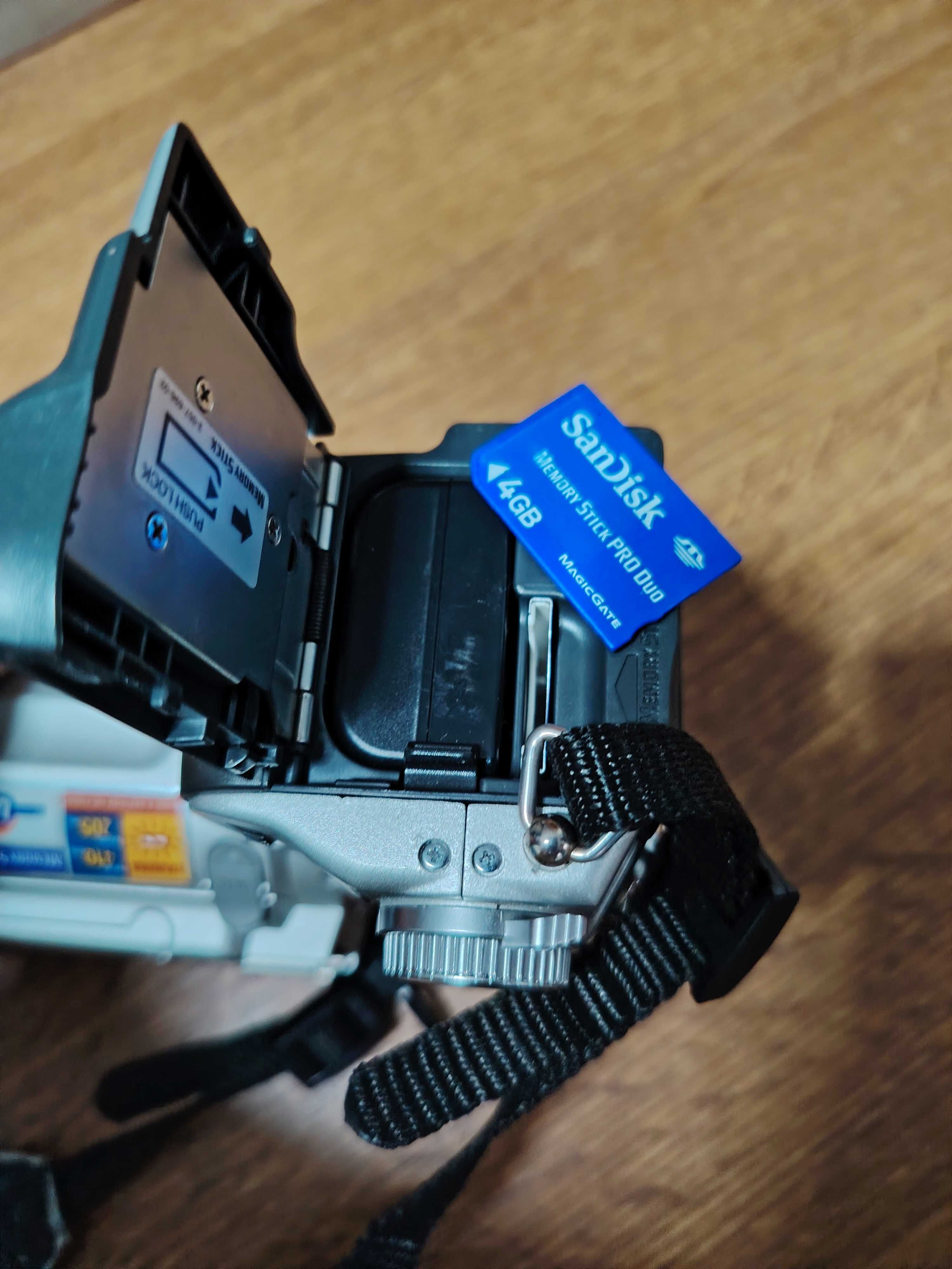 Aparat,camera  foto_video Sony DSC-F717,cu accesorii, functional