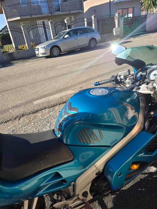 Motocicleta HONDA VFR 750 F