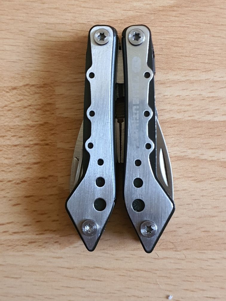 Unealta multitools