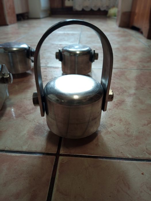 Agățători din inox pentru capac cripta mormant