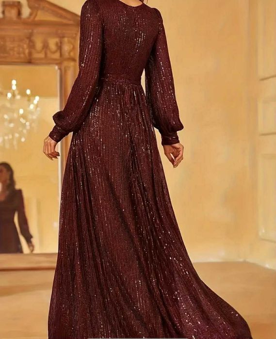 Червена официална рокля