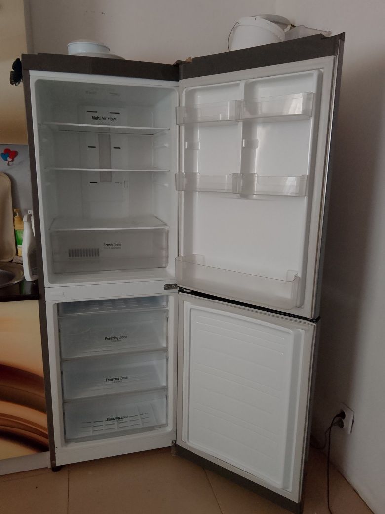 Продам два холодильника