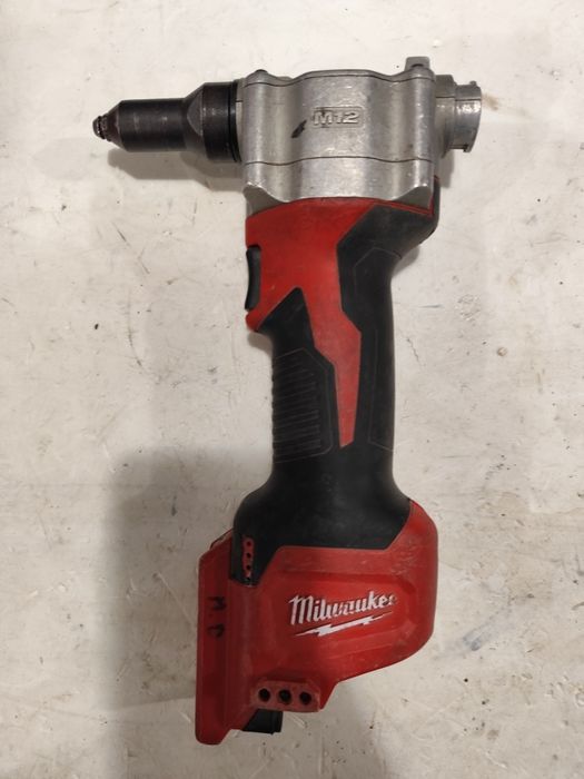 Акумулаторна нитачка Милуоки Milwaukee M12 BPRT + 4Ah