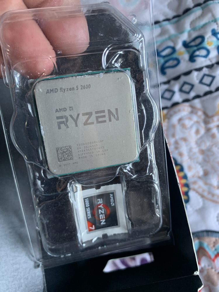 Procesor AMD Ryzen 5 2600 12core 4ghz fiecare socket AM4 ca nou cooler