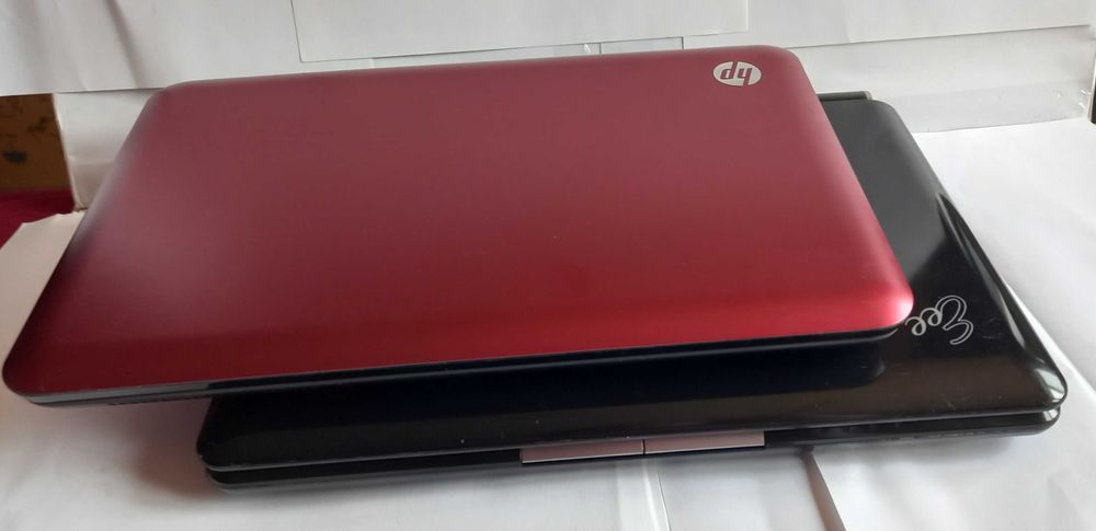 2 mini laptop-uri, Asus și HP, întregi, funcționale dar parolate