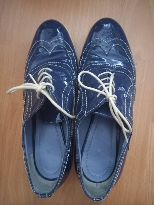 Pantofi din lac de piele 37