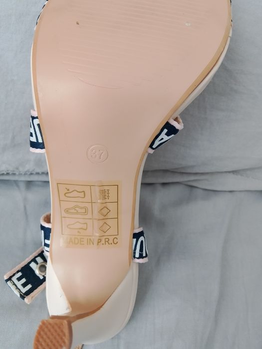 Босоножки б/у. 37 размер. Экокожа.