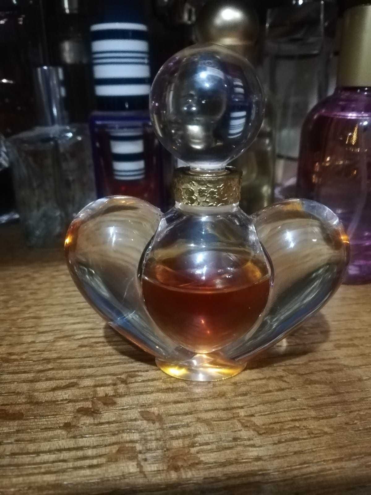 Parfum vintage, sticla Lalique pentru Farouche de Nina Ricci.