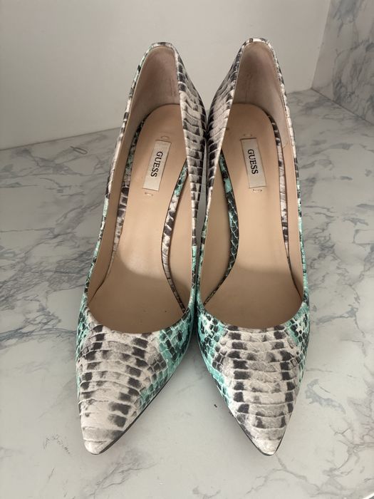 Обувки на  Guess