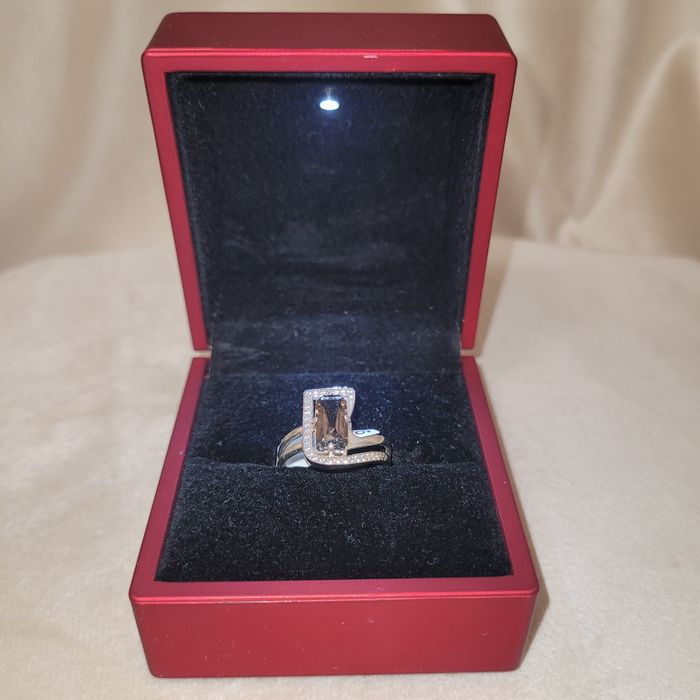 925 Серебряное кольцо с камнем