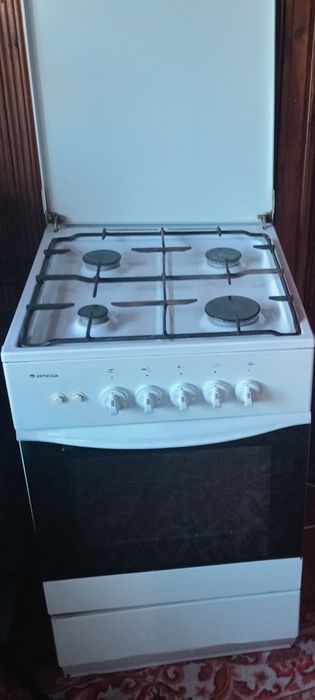Продаю газ плиту