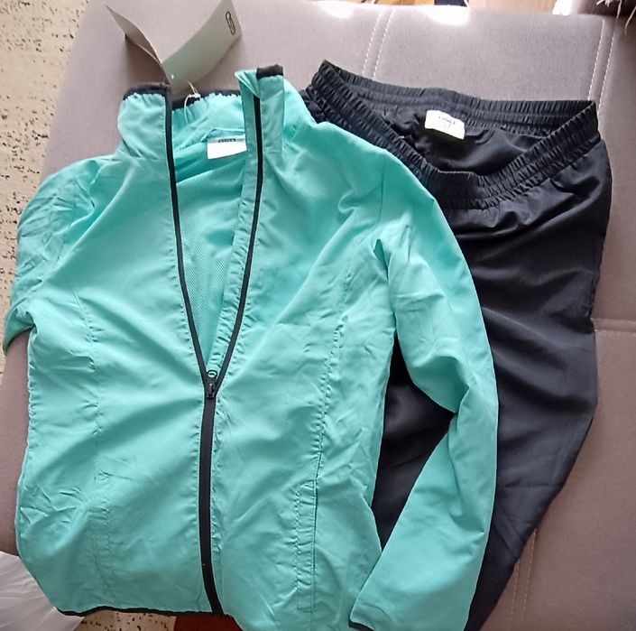 Продам спортивный костюм