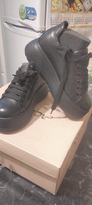 Продам продам Зимние Ботиночки