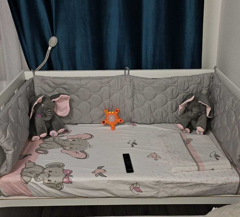 Patut bebe. Vine insotit de saltea, protectii si lenjerie + pilota
