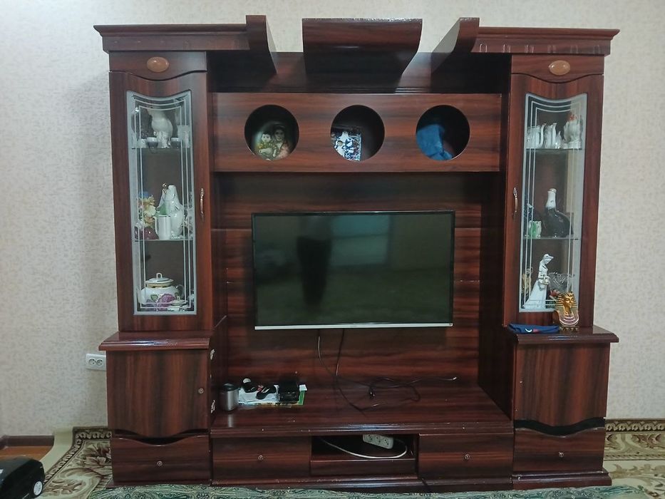 Продается прихожка, стенка и сервант