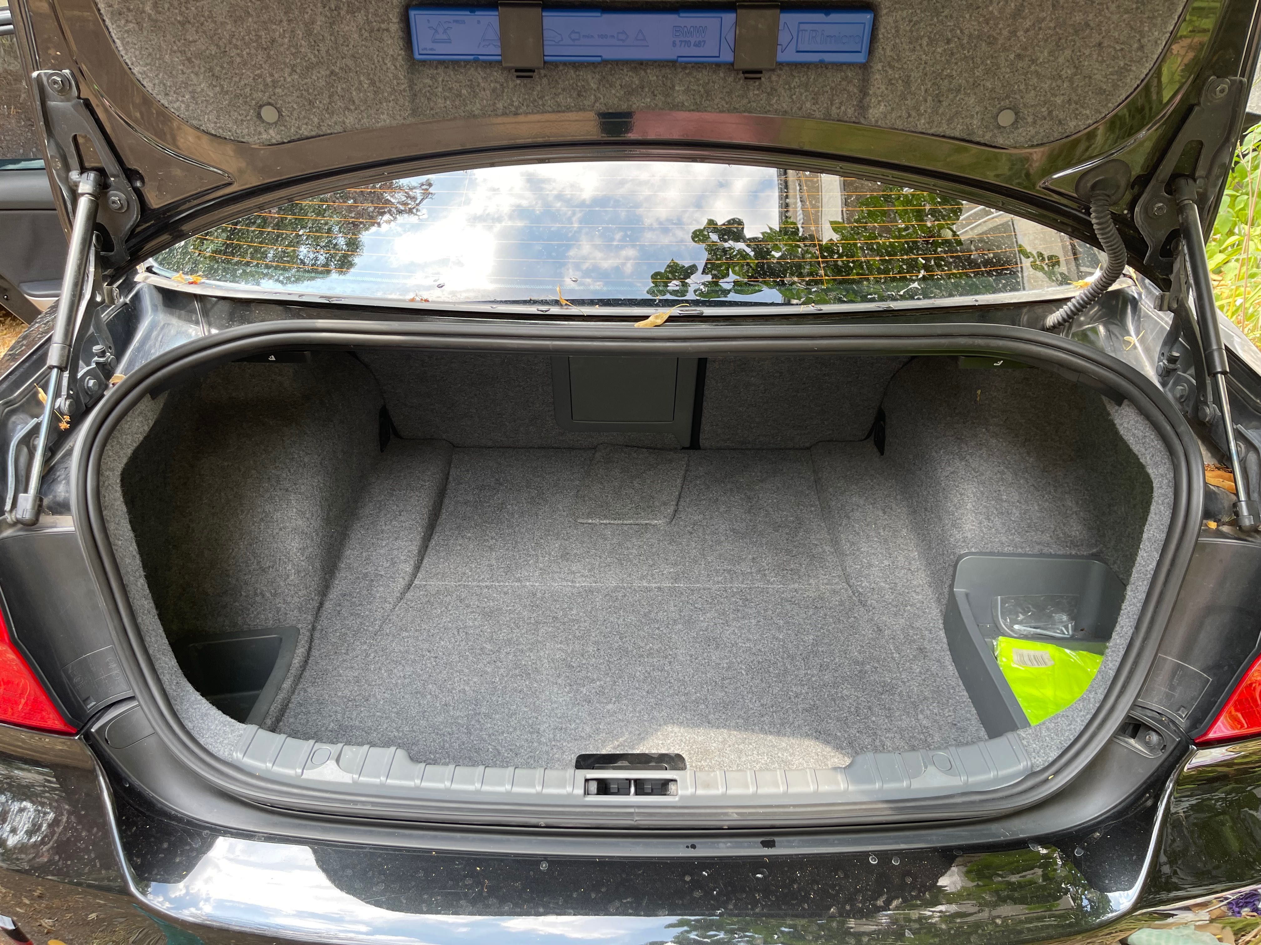 Продавам BMW 320I