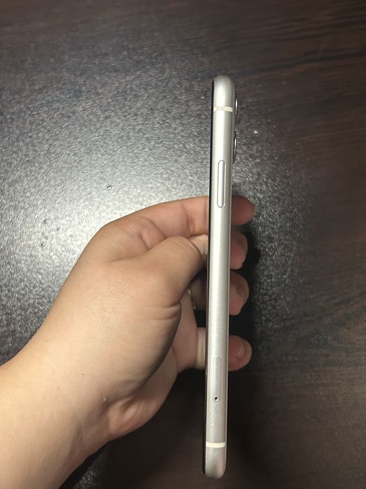 IPhone 11, 64GB използван