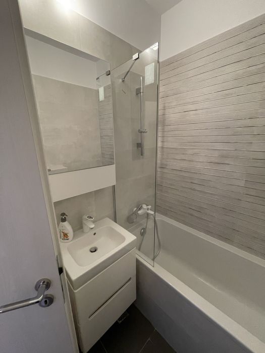 Apartament 3 camere bloc nou Crinului centru cu parcare subterana