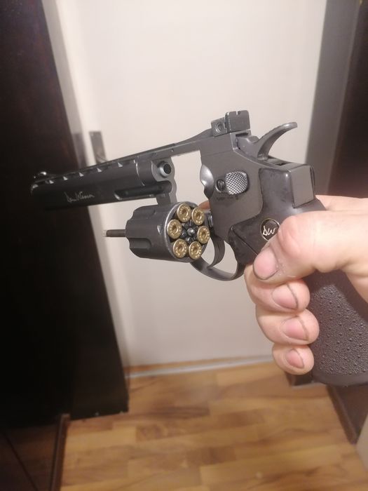 Dan and wesson airsoft co2 revolver